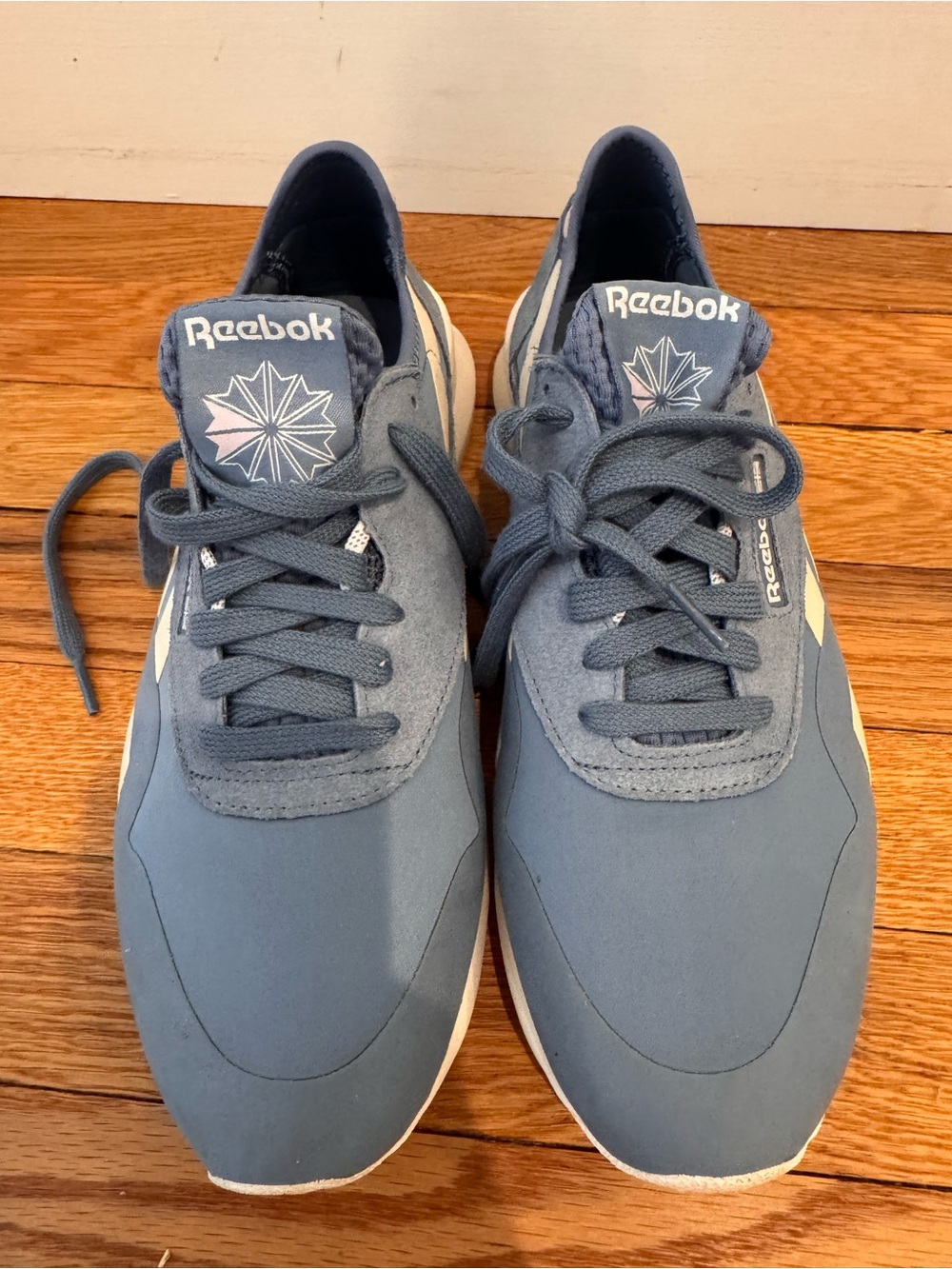 Reebok women’s Navy Blue Classic Sneakers